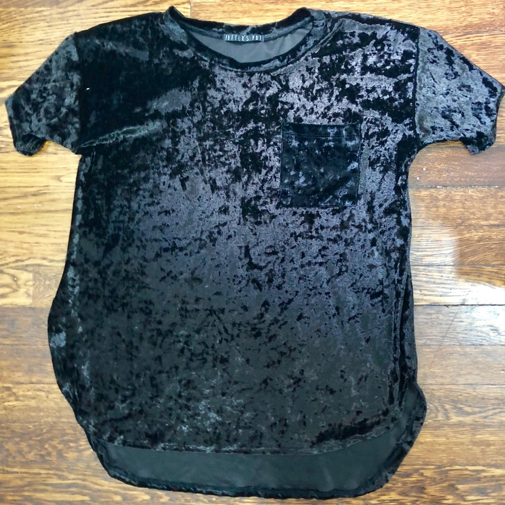 Black crushed velvet pocket tee